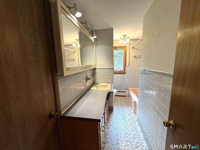 6 Lydall Street, Manchester, CT 06042