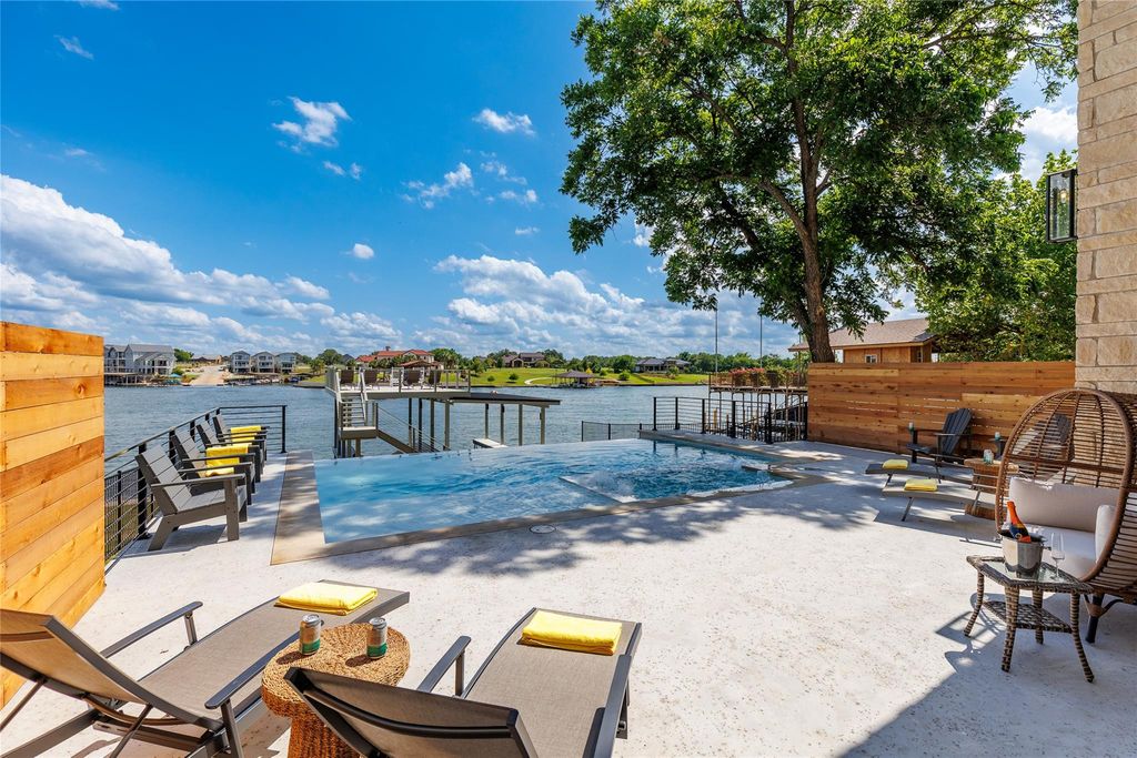 563 Ellen Williams LOOP, Kingsland, TX 78639