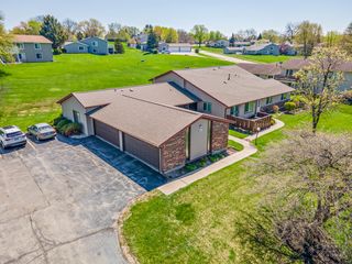 603 Waters Edge Drive D, Mchenry, IL 60050