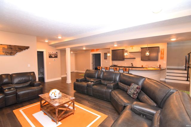 2313 E Royerton Road, Muncie, IN 47303