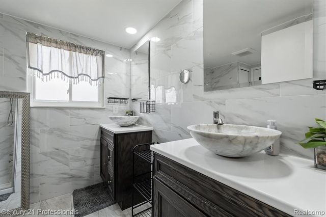 37010 Calka Drive, Sterling Heights, MI 48310