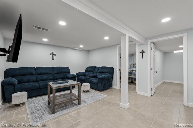 37010 Calka Drive, Sterling Heights, MI 48310