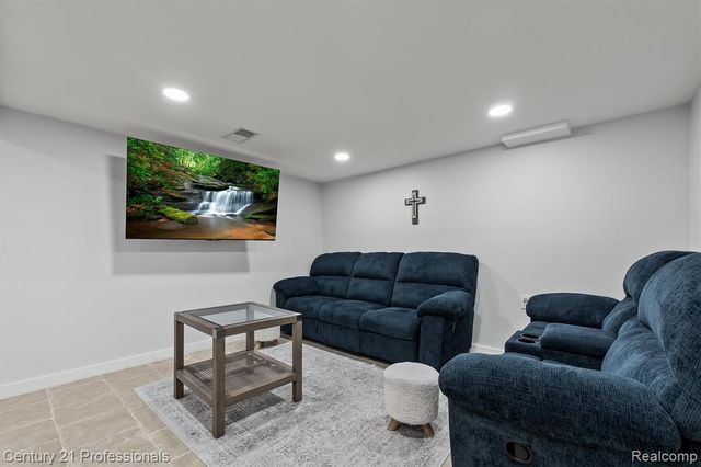 37010 Calka Drive, Sterling Heights, MI 48310