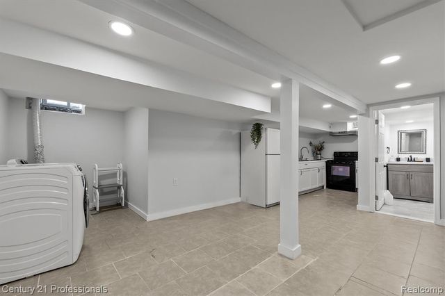 37010 Calka Drive, Sterling Heights, MI 48310