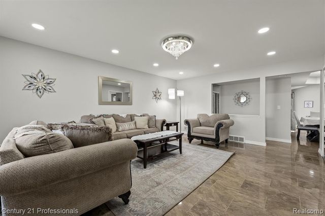 37010 Calka Drive, Sterling Heights, MI 48310