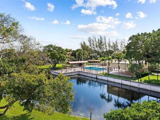 5750 NW 64th Avenue 201, Tamarac, FL 33319