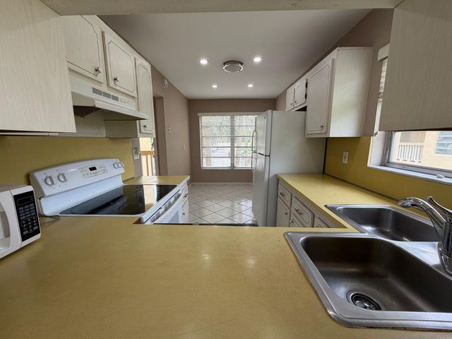 5750 NW 64th Avenue 201, Tamarac, FL 33319