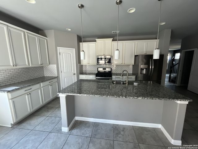 7906 Mahala Blf, San Antonio, TX 78254