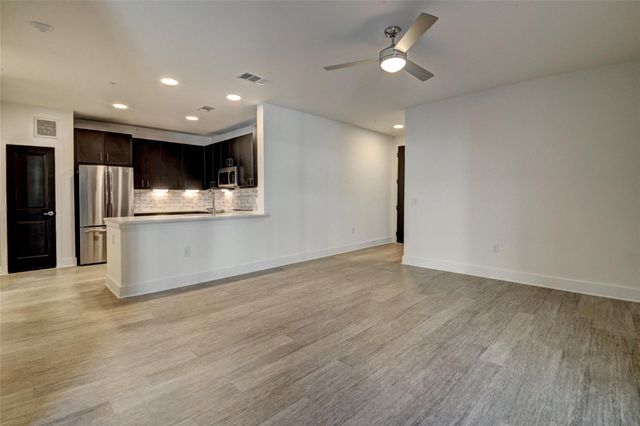 6400 Washington Avenue 603, Houston, TX 77007