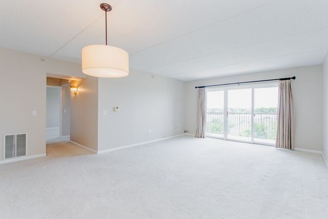 7400 N LINCOLN Avenue 511, Skokie, IL 60076