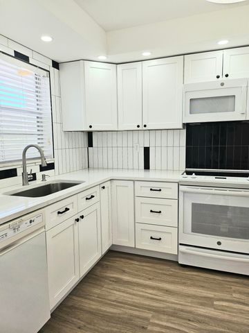 5860 NW 44th Street 412, Lauderhill, FL 33319