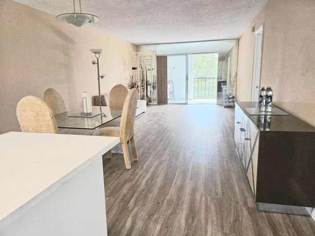 5860 NW 44th Street 412, Lauderhill, FL 33319