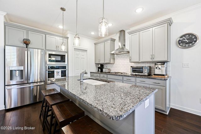 1339 Helm Place Ln, Louisville, KY 40299