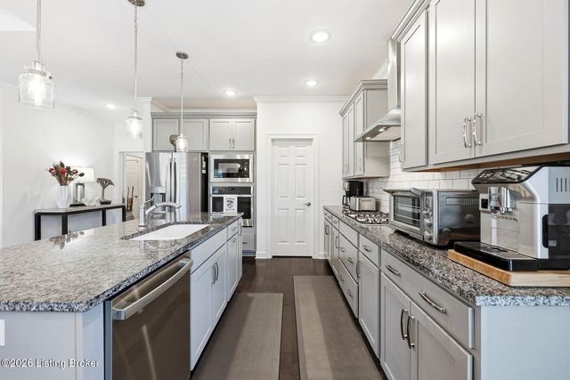 1339 Helm Place Ln, Louisville, KY 40299