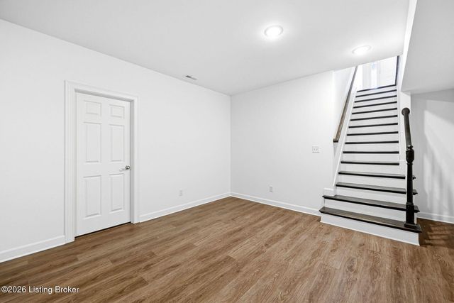 1339 Helm Place Ln, Louisville, KY 40299