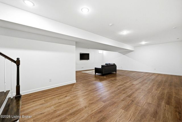 1339 Helm Place Ln, Louisville, KY 40299