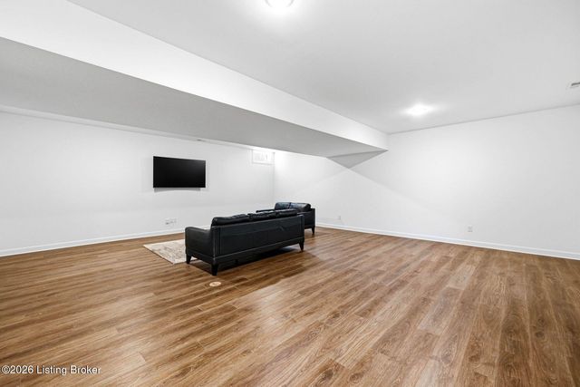 1339 Helm Place Ln, Louisville, KY 40299