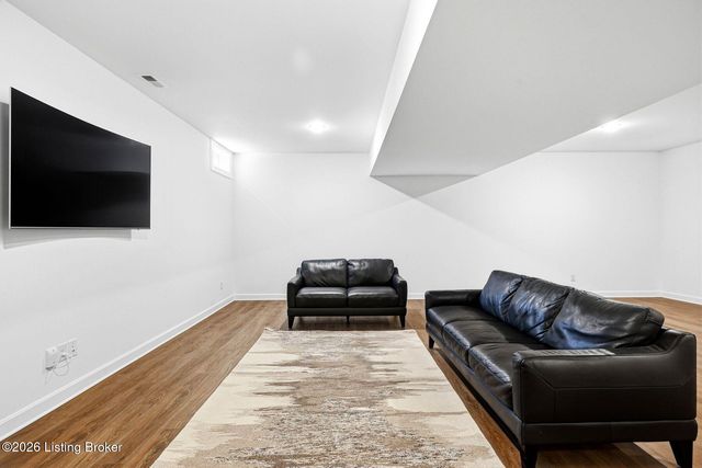 1339 Helm Place Ln, Louisville, KY 40299