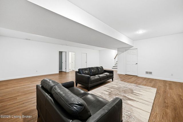 1339 Helm Place Ln, Louisville, KY 40299