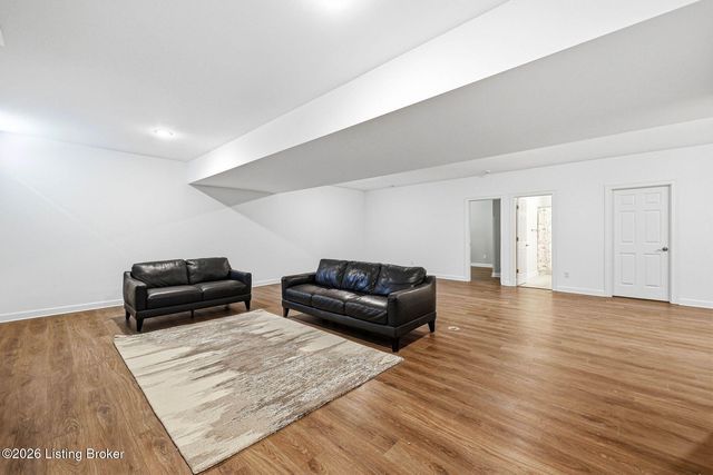 1339 Helm Place Ln, Louisville, KY 40299