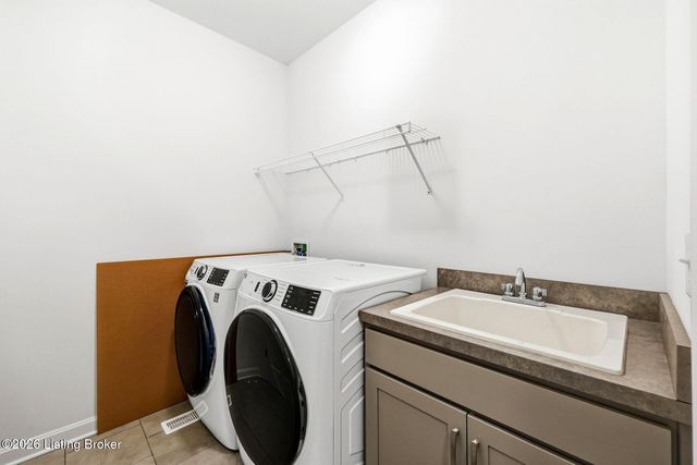 1339 Helm Place Ln, Louisville, KY 40299