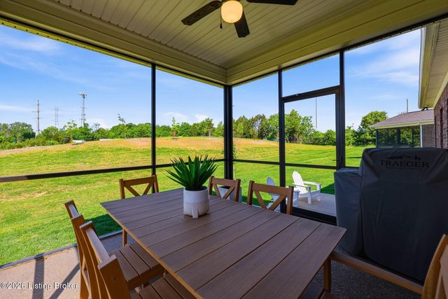 1339 Helm Place Ln, Louisville, KY 40299