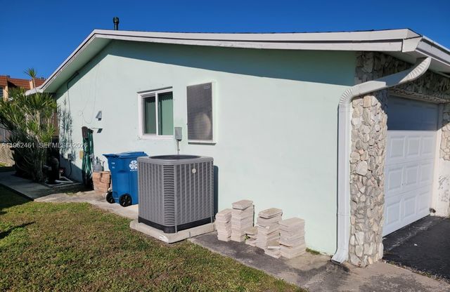 9161 NW 26th Pl, Sunrise, FL 33322
