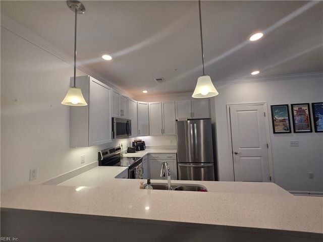 1725 Dromolin Dr 203, Virginia Beach, VA 23456