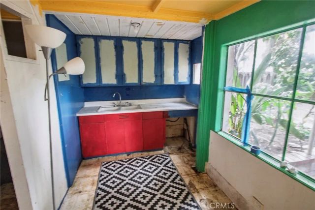 225 Barry, Ventura, CA 93001