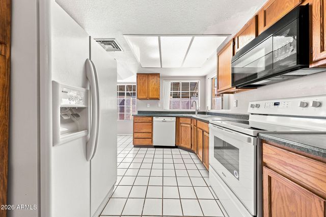 2059 E BROWN Road 16, Mesa, AZ 85213