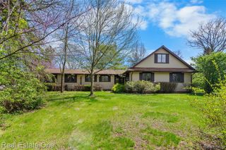 9050 Earhart Road, South Lyon, MI 48178