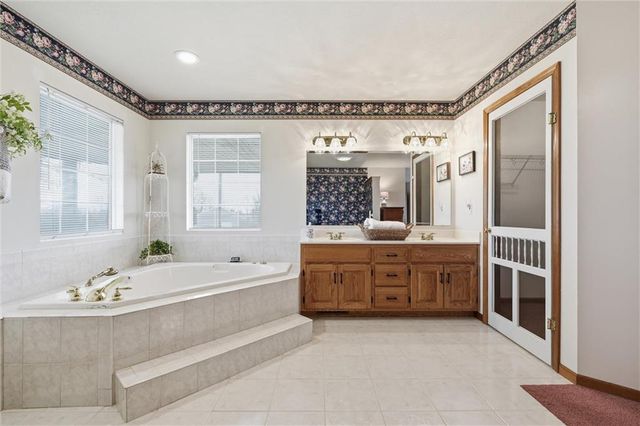 29001 219th Street, Easton, KS 66020