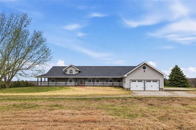 29001 219th Street, Easton, KS 66020