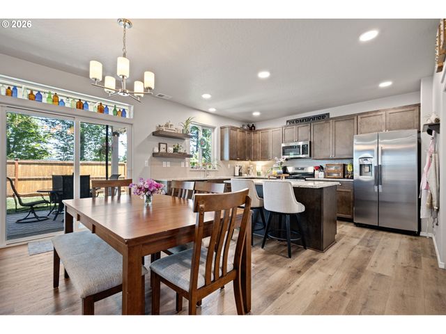 4994 CEDAR VIEW Dr, Springfield, OR 97478