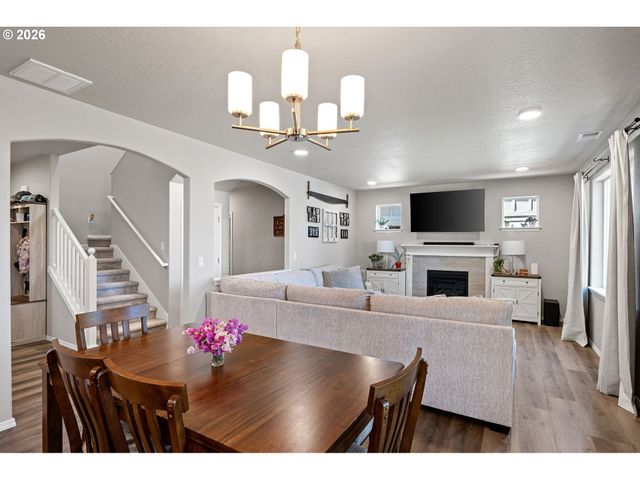 4994 CEDAR VIEW Dr, Springfield, OR 97478