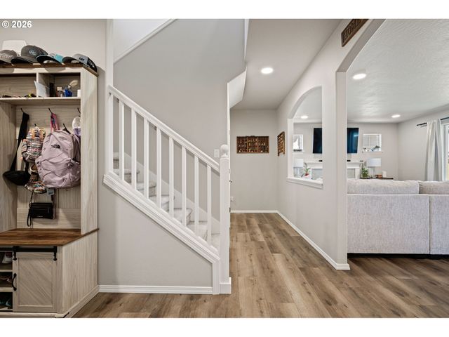 4994 CEDAR VIEW Dr, Springfield, OR 97478