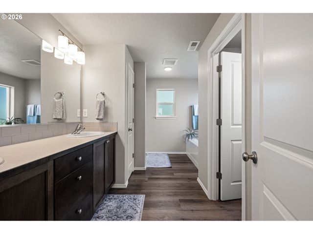 4994 CEDAR VIEW Dr, Springfield, OR 97478
