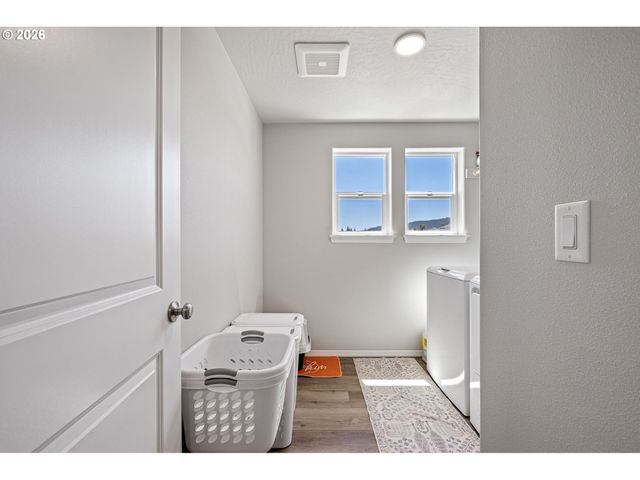 4994 CEDAR VIEW Dr, Springfield, OR 97478