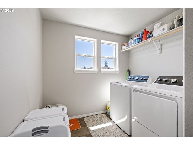 4994 CEDAR VIEW Dr, Springfield, OR 97478
