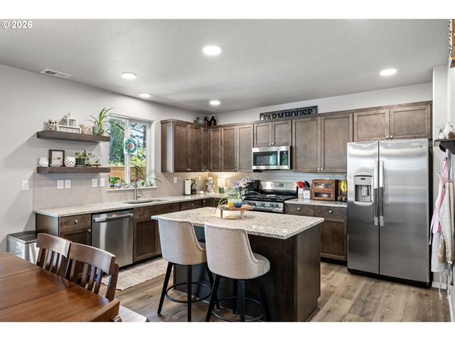 4994 CEDAR VIEW Dr, Springfield, OR 97478
