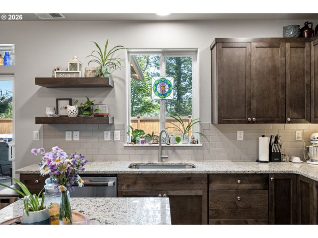 4994 CEDAR VIEW Dr, Springfield, OR 97478