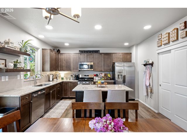 4994 CEDAR VIEW Dr, Springfield, OR 97478