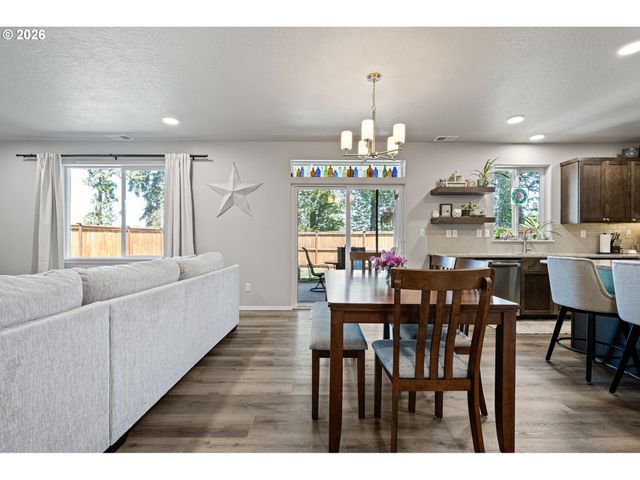 4994 CEDAR VIEW Dr, Springfield, OR 97478