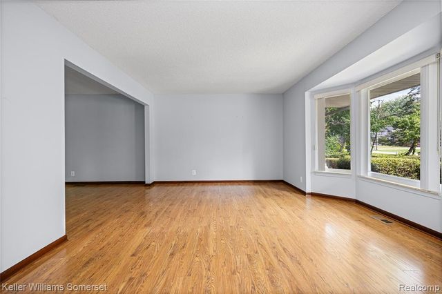 33614 Lakeview Street, New Baltimore, MI 48047