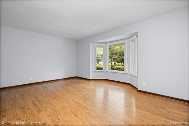 33614 Lakeview Street, New Baltimore, MI 48047