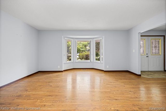 33614 Lakeview Street, New Baltimore, MI 48047
