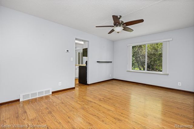 33614 Lakeview Street, New Baltimore, MI 48047