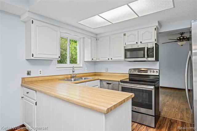 33614 Lakeview Street, New Baltimore, MI 48047