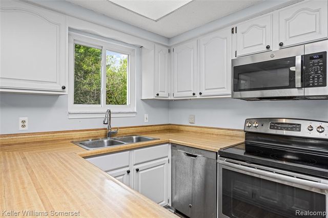 33614 Lakeview Street, New Baltimore, MI 48047