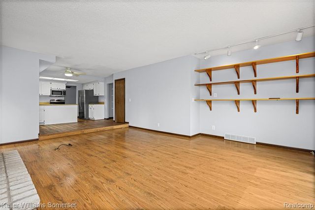 33614 Lakeview Street, New Baltimore, MI 48047